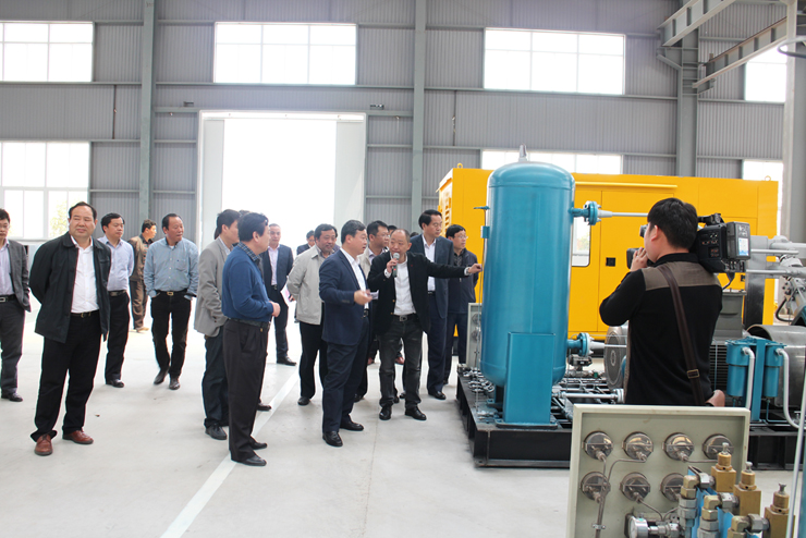 懷遠(yuǎn)縣領(lǐng)導(dǎo)視察蚌埠市聯(lián)合壓縮機(jī)制造有限公司